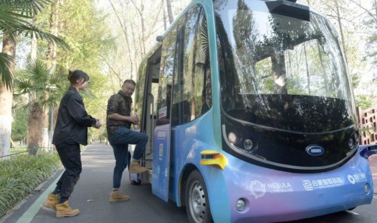 Çin'de sürücüsüz otobüsler halka hizmet vermeye başladı