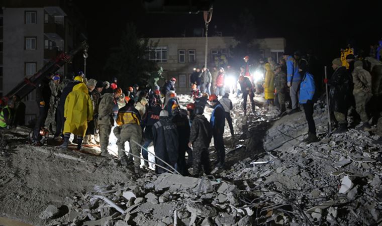 Son dakika... Kahramanmaraş merkezli 7.7 ve 7.6 büyüklüğündeki depremlerde son durum açıklandı: 3 bin 381 can kaybı