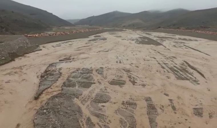 Elazığ'da sağanak: Dereler taştı, araziler su altında kaldı