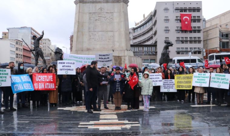 Ücretli öğretmenlerden 'kadro' talebi: Deprem bölgesinde çalışmaya hazırız