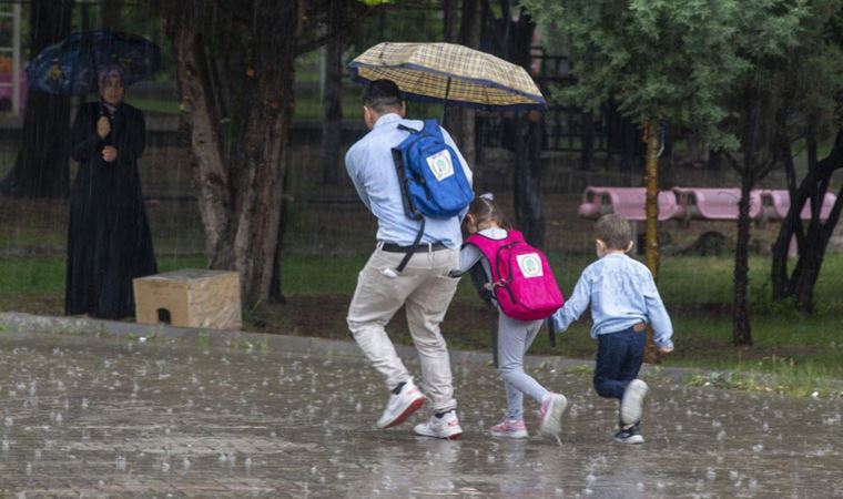 Şanlıurfa'da eğitime sağanak yağış engeli Üç ilçede okullara 1 gün