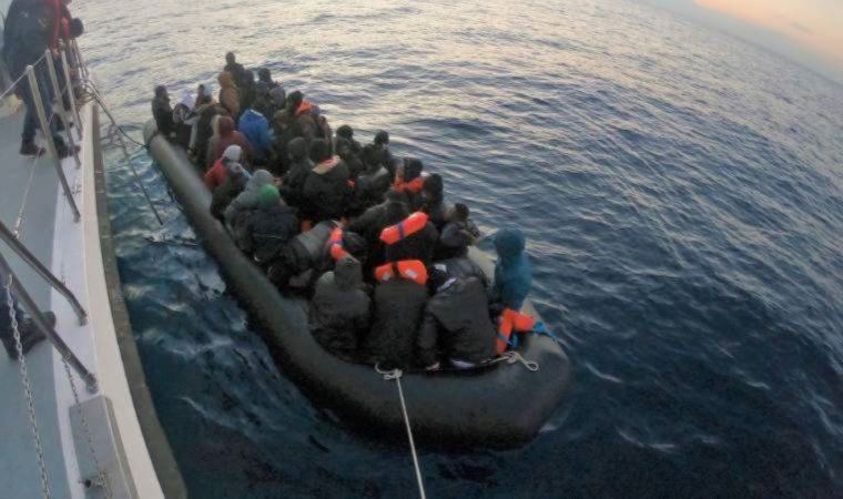 İzmir açıklarında 91 düzensiz göçmen kurtarıldı, 22 düzensiz göçmen yakalandı