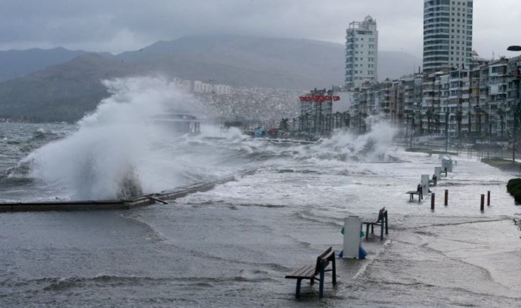 Meteoroloji'den Ege için 'kuvvetli rüzgar ve fırtına' uyarısı