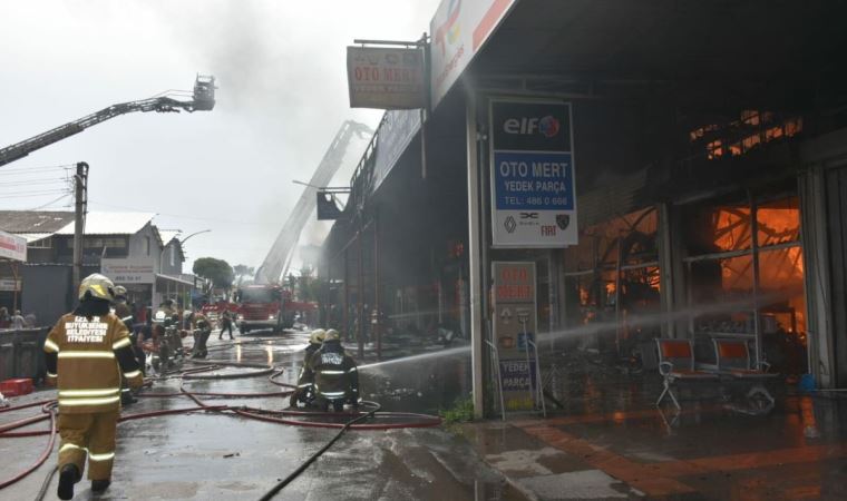 İzmir'de sanayi sitesinde yangın