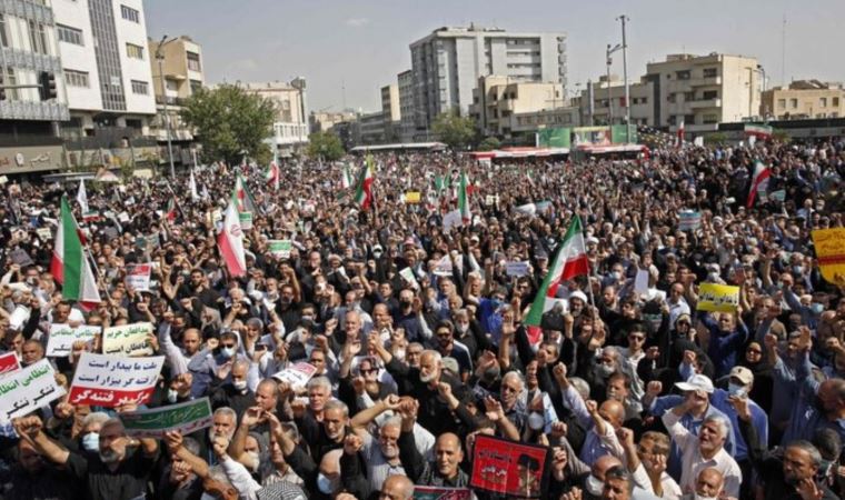 İran'ın bazı eyaletlerinde yönetim karşıtı protestolar başladı
