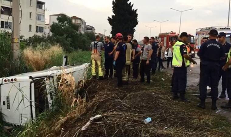 Bergama'da cezaevi nakil aracı devrildi: Sürücü ve 10 asker yaralı