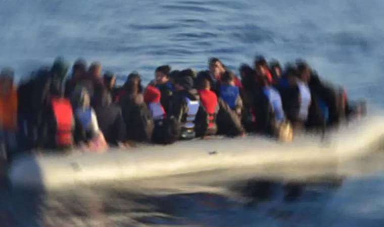 İzmir açıklarında geri itilen 29 düzensiz göçmen kurtarıldı