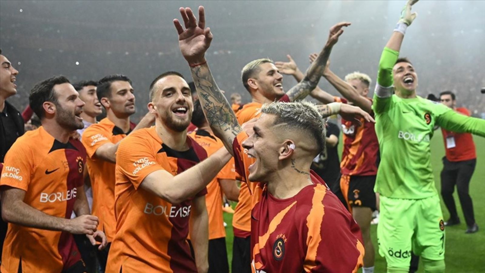 Galatasaray 5 isimle yollarını ayırıyor