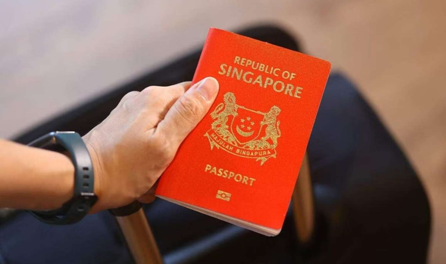 <p>1. SİNGAPUR</p>
<p>Vatandaşlarının vizesiz gidebildiği ülke sayısı: 194</p>