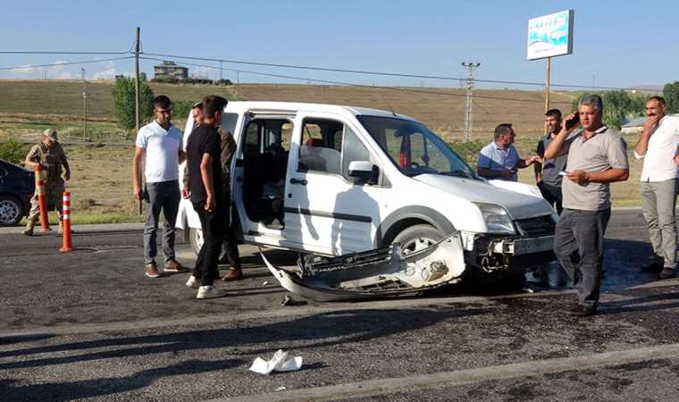 Van'da 3 aracın karıştığı kazada 19 yaralı