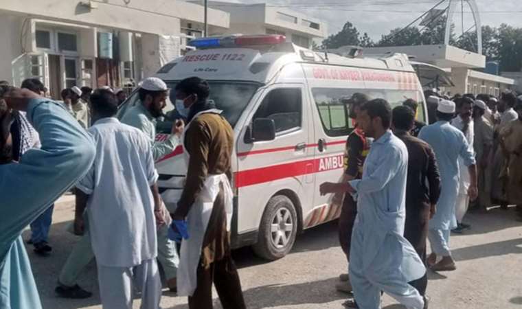 Pakistan'da parti kongresine bombalı saldırı: 42 ölü, 80 yaralı