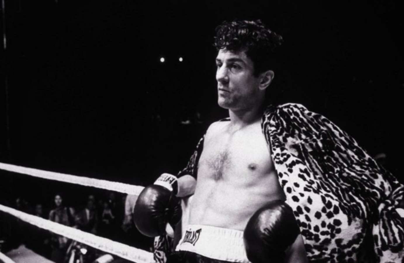 <p><strong>RAGING BULL (KIZGIN BOĞA)</strong></p>
<p>Yönetmenliğini <strong>Martin Scorsese</strong>'nin yaptığı Boksör <strong>Jake LaMotta</strong>'nın hayatını anlatan <strong>Raging Bull: My Story</strong>'den uyarlanmış biyografik film. En İyi Film Akademi Ödülü dahil sekiz dalda Oscar'a aday olmuş bunlarda ikisini kazandı. Ayrıca Empire dergisince tüm zamanların en iyi 11. filmi olarak gösterildi. AFI's 100 Years... 100 Movies listesinde 1997 yılında 24. sırada, 2007 yılında 4. sırada yer aldı.<strong> IMDb puanı 8.1. </strong></p>