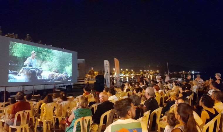 İzmir’de 11 ayrı noktada ücretsiz açık hava sinema keyfi