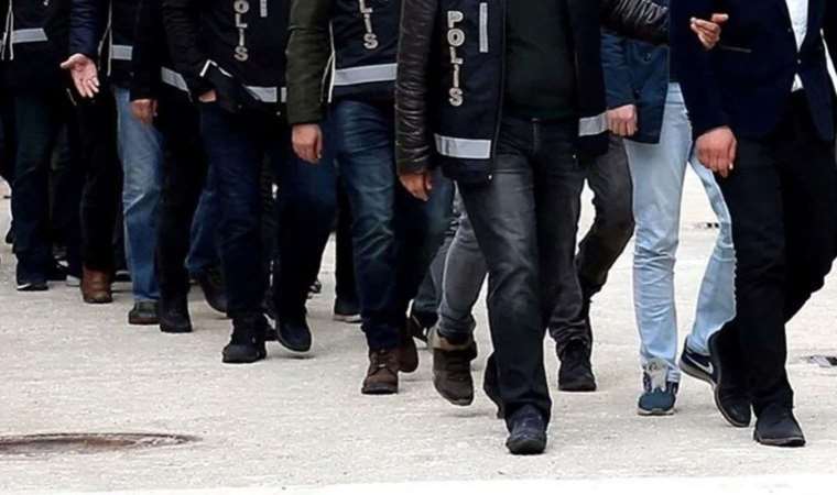 İzmir'de FETÖ operasyonunda 20 şüpheli yakalandı