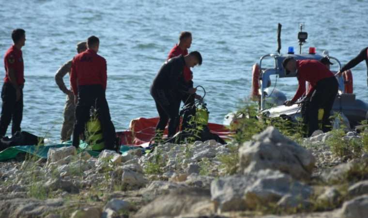 İzmir'de helikopter baraja düşmüştü: Cansız bedenlerine ulaşıldı