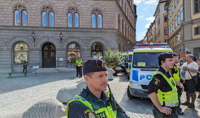 İsveç'te Kuran saldırıyı engellemeye çalışan 15 kişi gözaltına alındı