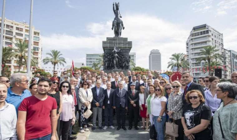 CHP, İzmir'de 100. yıldönümü kutladı