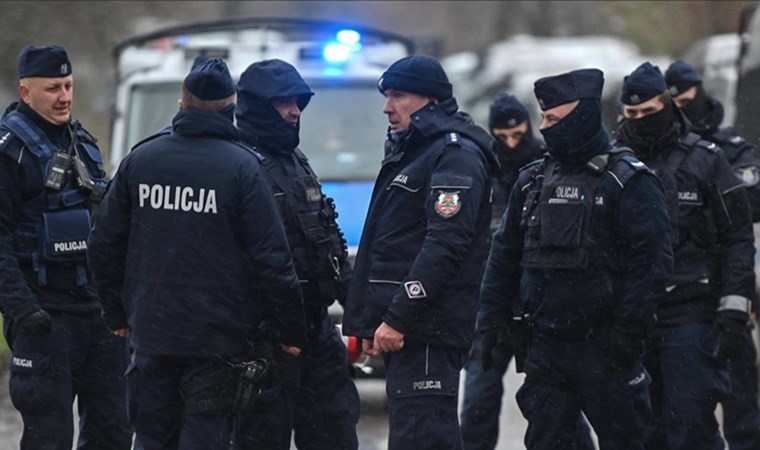 Polonya’da polis Cumhurbaşkanlığı Sarayı’nı bastı