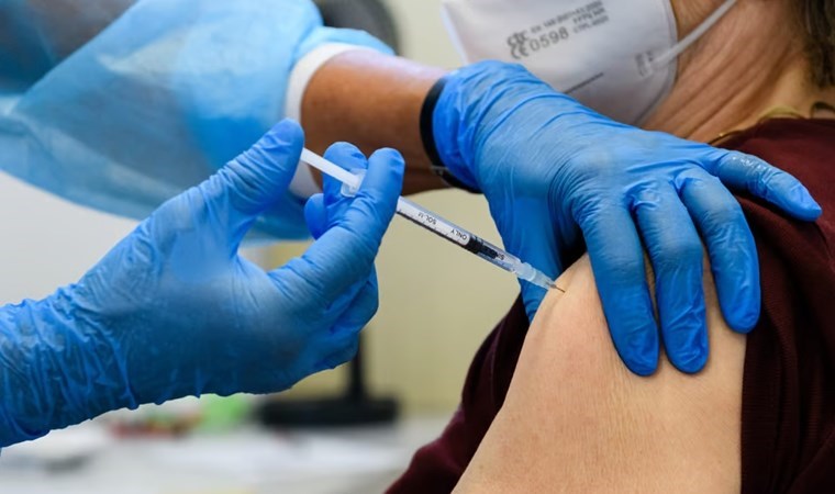 Almanya'da 467 kişiye Covid-19 aşısı tazminatı