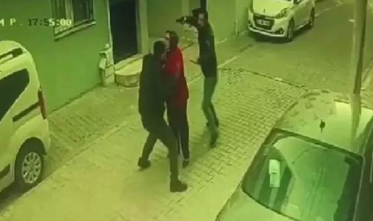 Korku dolu anlar... İzmir'deki silahlı kavgada kadını canlı kalkan yaptılar!