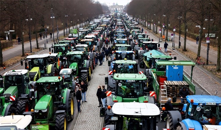 Traktörler yollarda, liderler suskun: Avrupa'daki çiftçi protestoları  nereye gidiyor?
