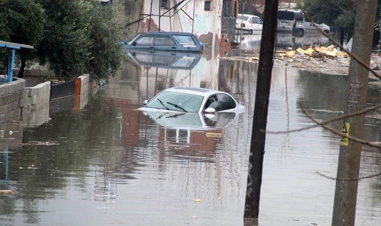 Son Dakika... Antalya'da sel felaketi: 1 kişi yaşamını yitirdi!