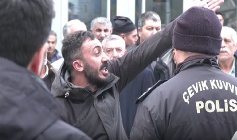 Erzincan'daki maden işçileri, Türkiye Maden İşçileri Sendikası Başkanı Hüseyin Gürbüz'ü protesto etti.
