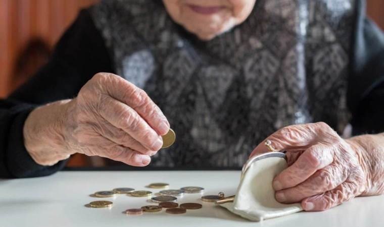 İkramiyenin 2 bin liradan sadece 3 bin liraya yükseltilmesine tepki sürüyor: Emekli ile oyun oynanıyor