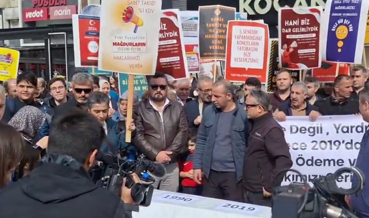 TOKİ mağdurları AKP İlçe Başkanlığı önünde: 'Mağdurlar burada Murat Kurum nerede?'