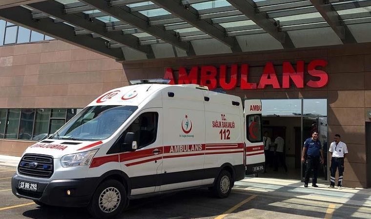Tekirdağ'da yolcu minibüsü ile otomobilin çarpıştı: 15 kişi yaralandı