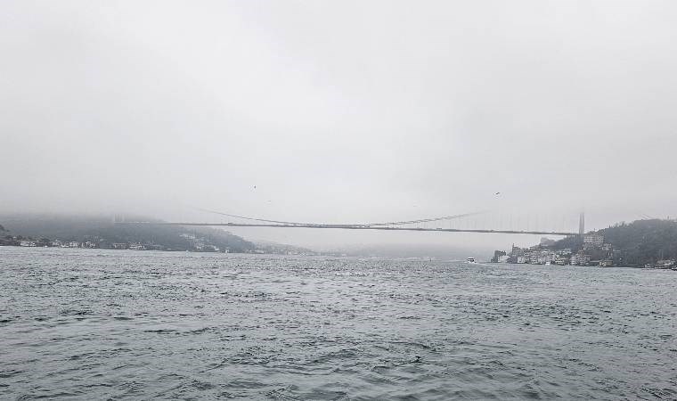 İstanbul Boğazı sis altında... Görüş mesafesi düştü!