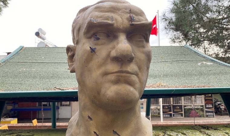 Atatürk büstüne baltayla saldıran zanlı serbest bırakıldı!