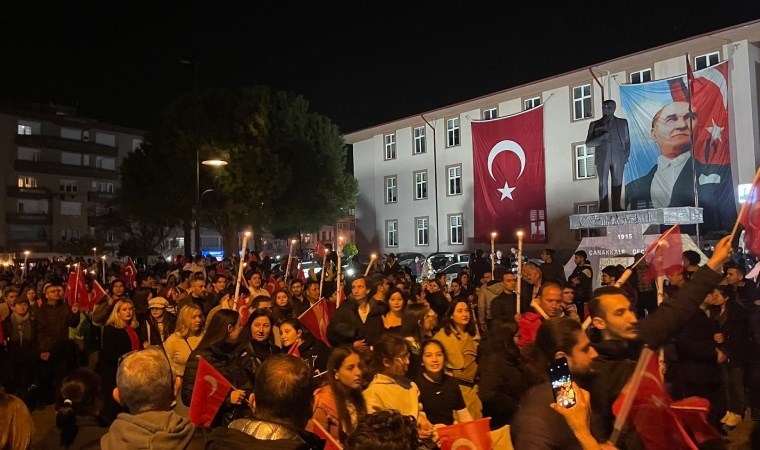 Çanakkale’de coşkulu kalabalık: Mustafa Kemal ve silah arkadaşları için yürüdüler