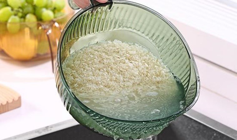 Pirinci yıkamak gerekir mi, suda bekletmek neden riskli?