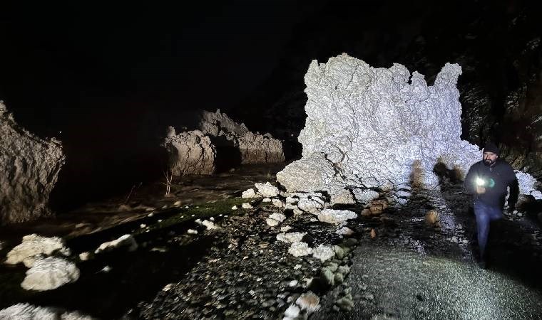 Seçim çalışmasından dönüyordu... Konvoyun önüne çığ düştü!