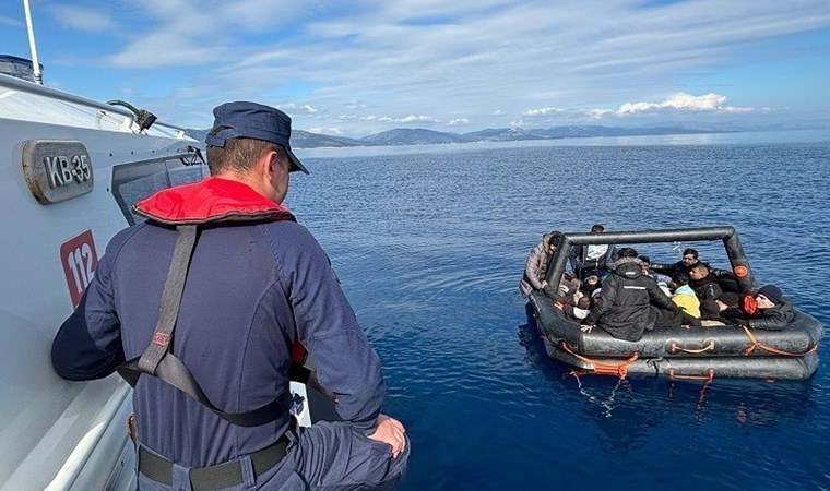 Çanakkale'de kaçak göçmenleri taşıyan bot batmıştı... Arama çalışmaları sürüyor