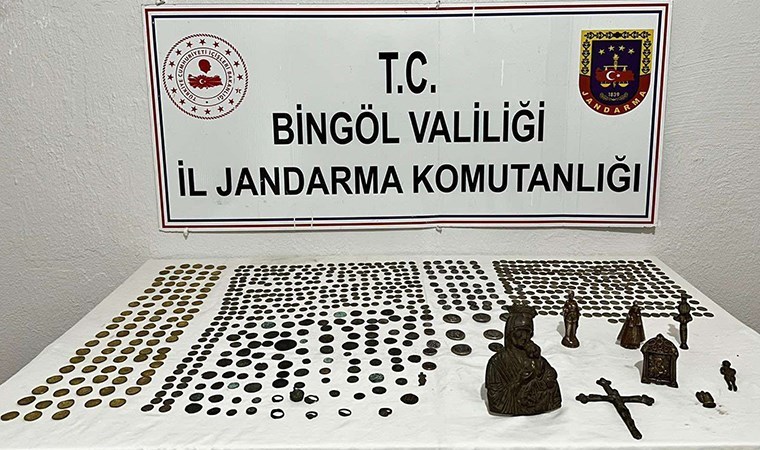 Bingöl'de tarihi eser kaçakçılığı operasyonu: 733 obje ele geçirildi