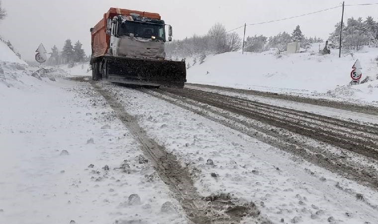 Kars’ta kar geçit vermiyor... 29 köye ulaşılamıyor!