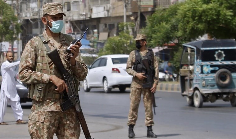 Pakistan'da intihar saldırısı: 6 ölü