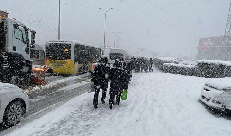 Erzurum'da kar nedeniyle 21 yerleşim yerine ulaşım sağlanamıyor