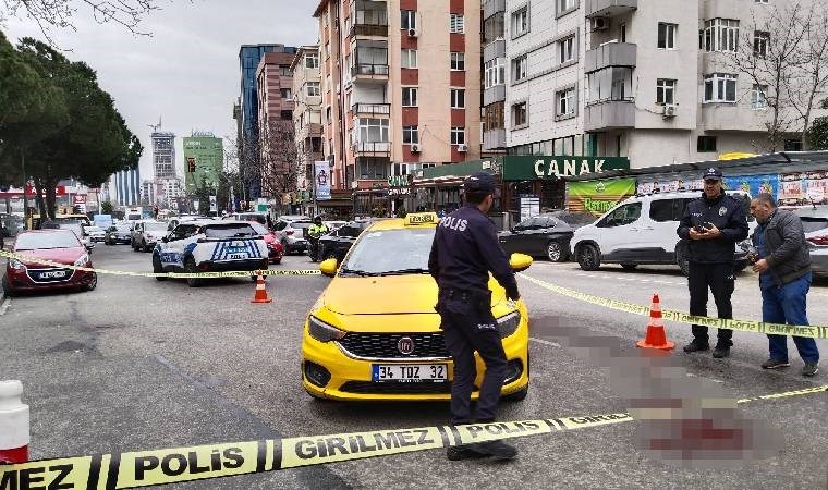 Kadıköy’de dehşet anları... Taksiciyi gasp edip bıçakladılar!