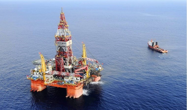 Güney Çin Denizi'nde dev petrol rezervi keşfedildi