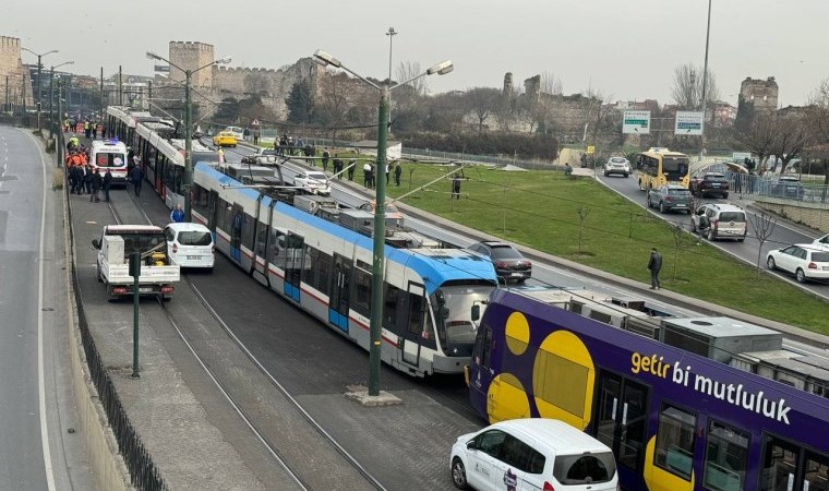İstanbul'da tramvay seferlerinde arıza Hat ikiye bölündü