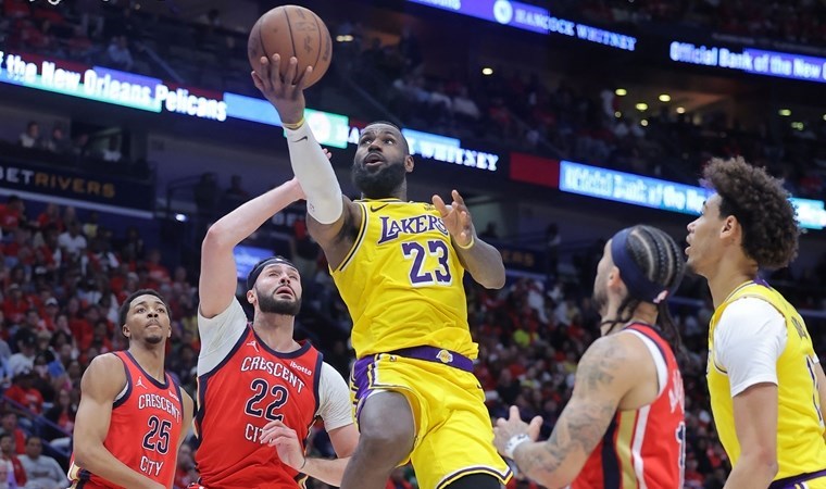 NBA'de LeBron James yıldızlaştı Los Angeles Lakers play-off biletini kaptı