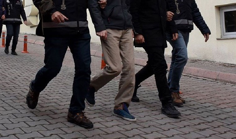 İzmir merkezli FETÖ operasyonu 11 gözaltı
