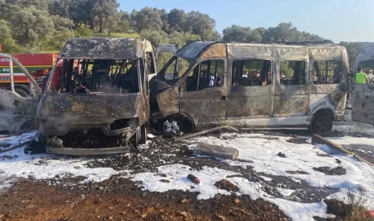 Milas’ta iki minibüs çarpıştı: 4’ü ağır 14 yaralı