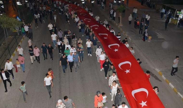 Samsun'da 1919 metre uzunluğundaki Türk bayrağı açıldı