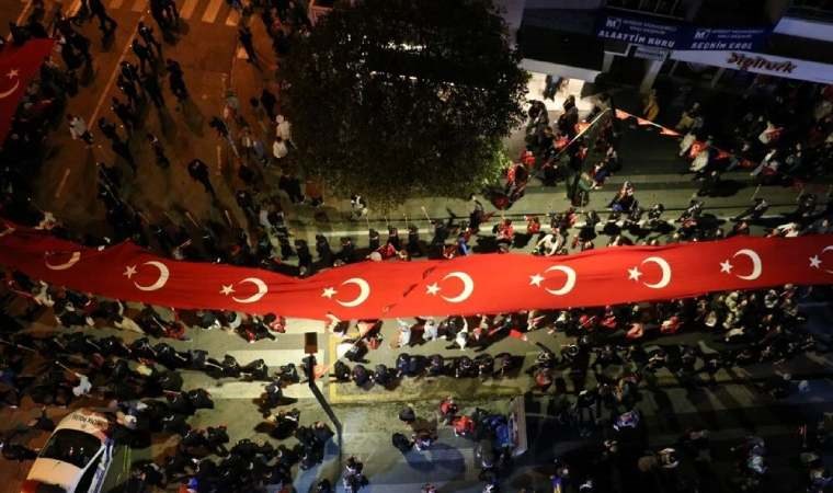 Samsun'da 1919 metre uzunluğundaki Türk bayrağı açıldı